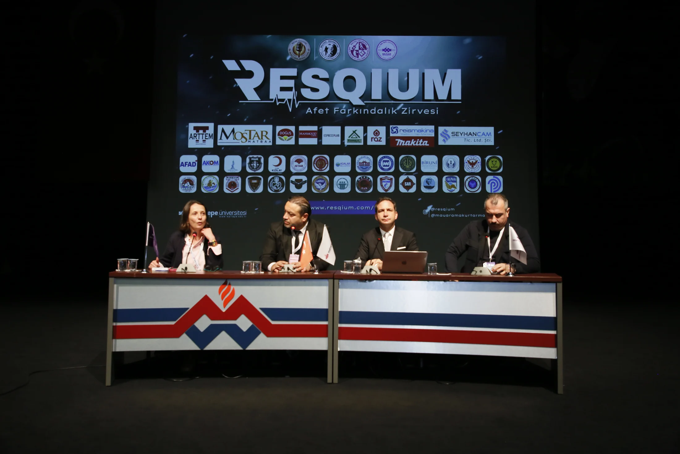 A panel with expert speakers